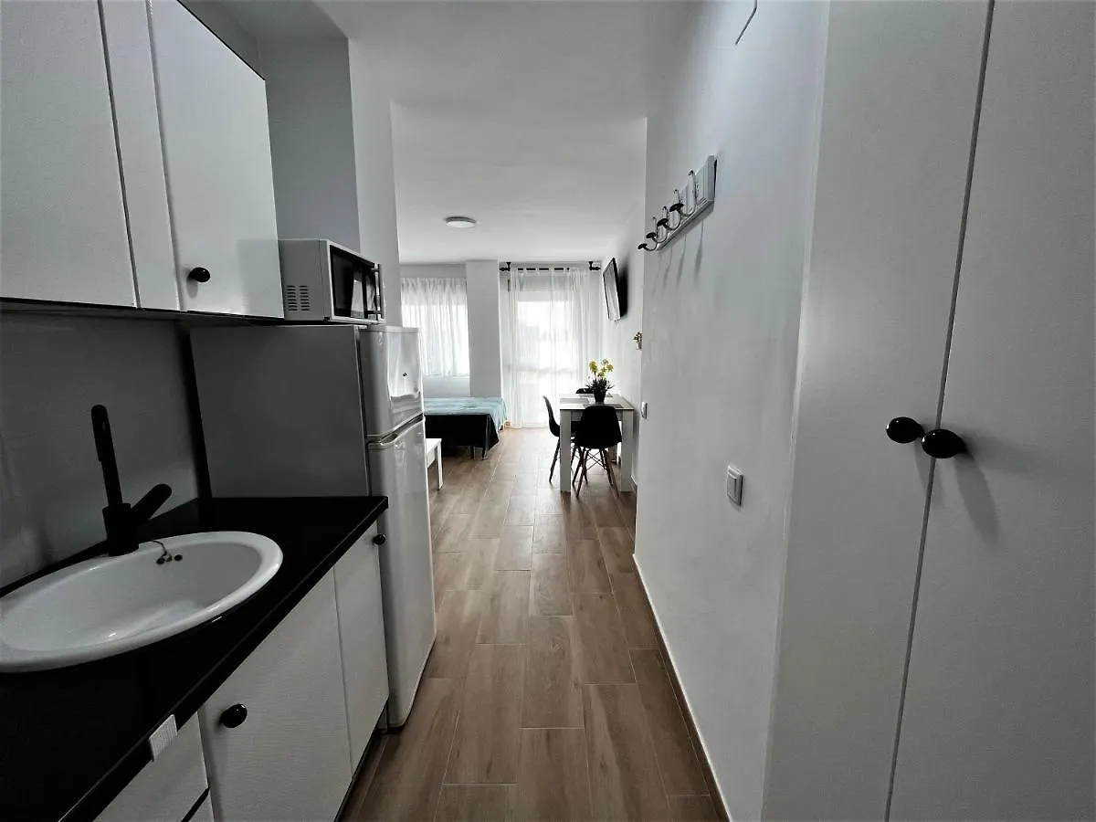 Ver7 - Estudio, Wifi, Fire Stick Amazon, Terraza, Vistas Al Mar, Piscina Torremolinos 0*,  Spain